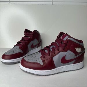 Air Jordan 1 Mid GS 'Cherrywood Red' Size 5